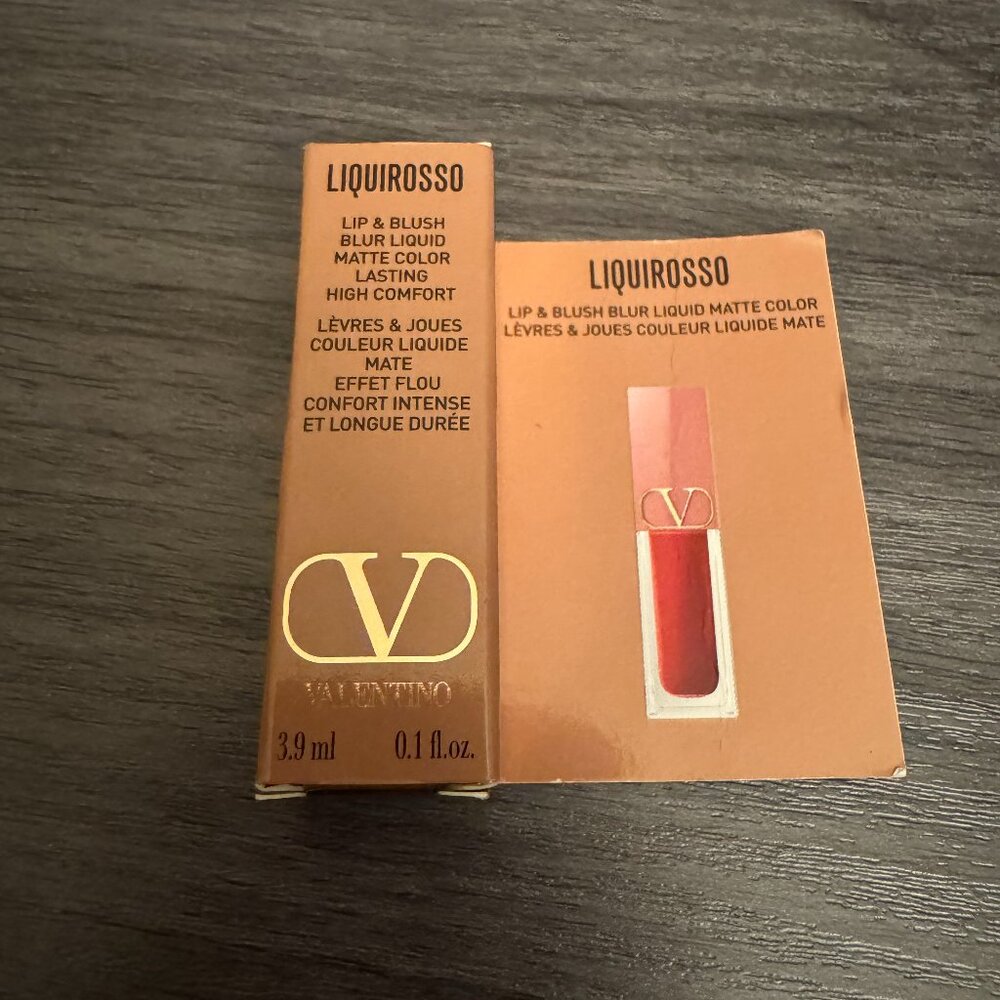 Valentino Lip & Blush Blur Liquid Matte Color in shade 302R Pink is Punk